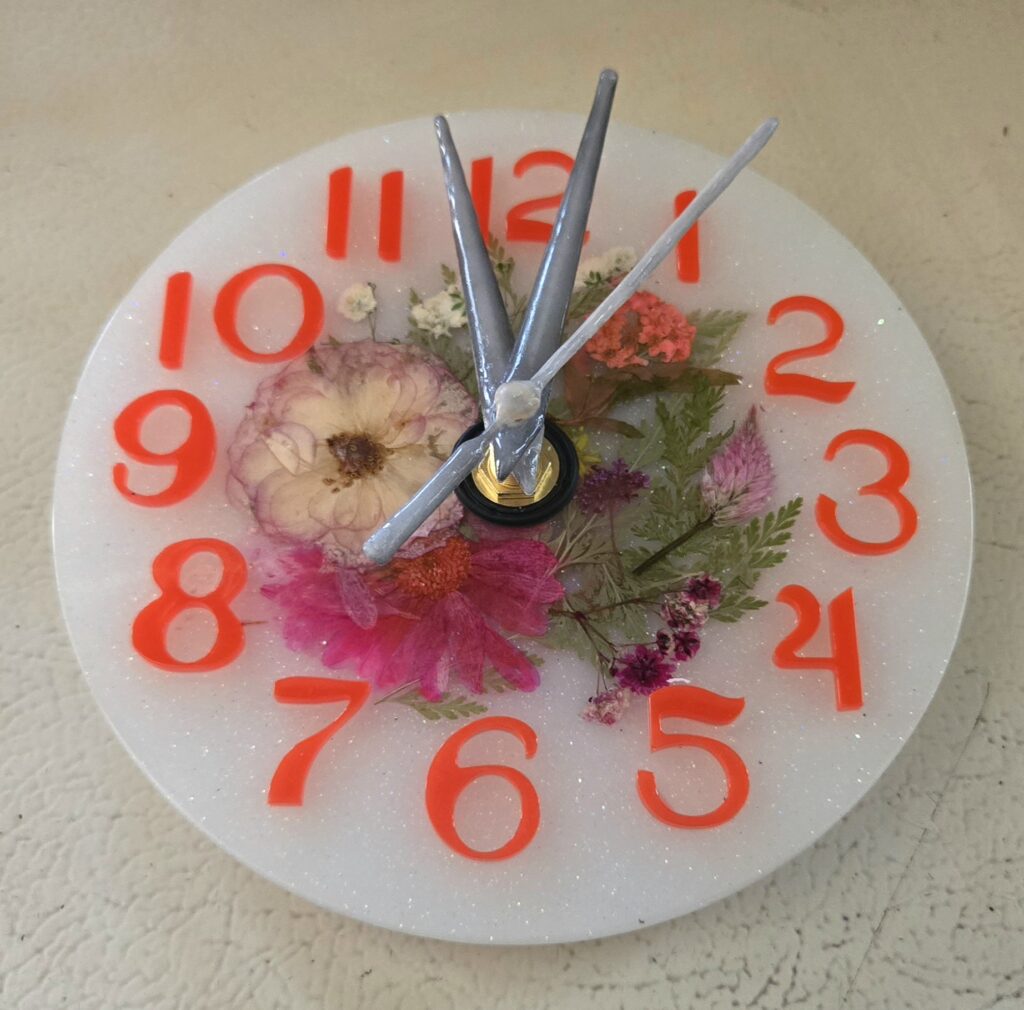 Customizable clocks 6" 20.00